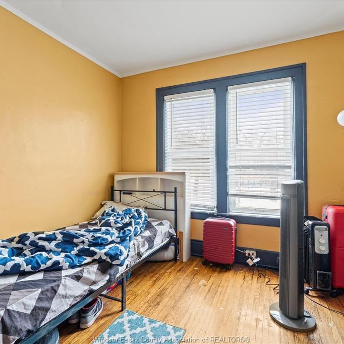 For Lease - 3060 Sandwich Unit# Room 1, Windsor, Ontario - Photo 1