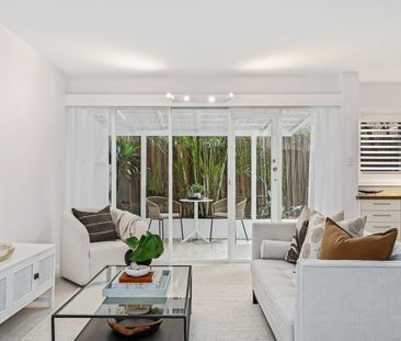 The Heart Of Newport Beach, Walk To It All! - Photo 3