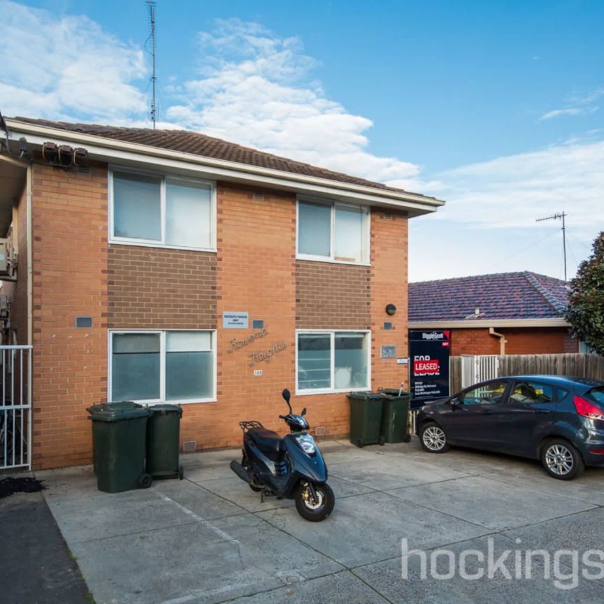 Neat as a pin, ready to enjoy! - Photo 1