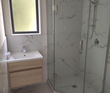 Near New 2 bedrooms unit in Glen Eden - Photo 5