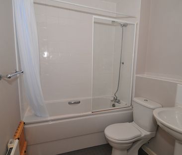 High Street, Crawley, RH10 - Photo 5