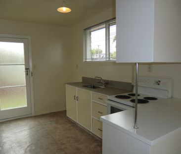 Front 2 bedroom unit in quiet Riccarton block - Photo 2