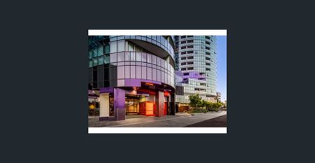 Light, Luxury and Location! - Photo 5