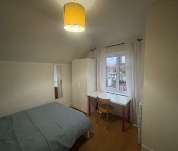 Room in a Shared House, London, W12 - Photo 3
