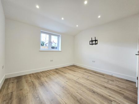 2 bedroom detached bungalow to rent - Photo 3