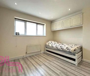 First Floor Flat Cygnet Avenue, Feltham, TW14 - Photo 2