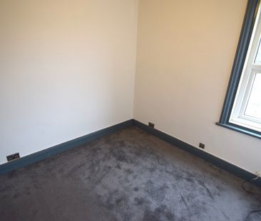 To Let 3 Bed Mid Terraced House - Photo 1