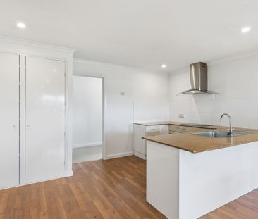 Well Presented Two Bedroom Villa - Photo 4