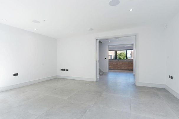 5 bedroom terraced house to rent - Photo 1