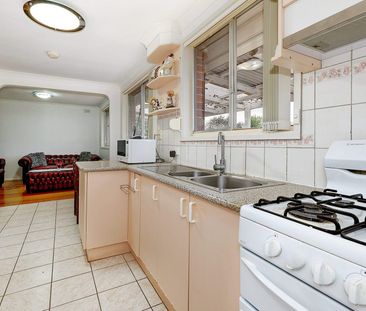 Charming 3 Bedroom Home in Dallas - Photo 6