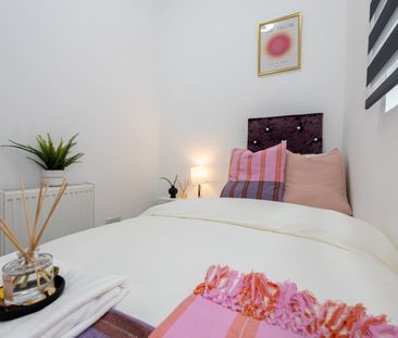 Room in a Shared House, Crondall St, M14 - Photo 3