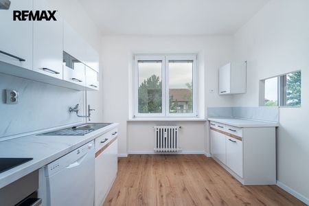 Pronájem bytu 3+1 75 m² - Fotografie 2
