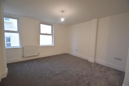 3 bedroom apartment to rent - Photo 2