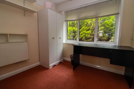 3 bedroom end of terrace house to rent - Photo 3