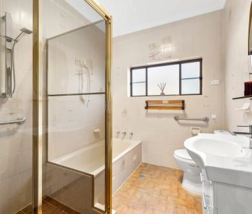 Ultra Neat Three Bedroom Family Home - Photo 6