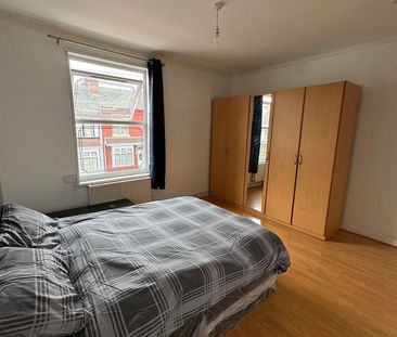 Room in a Shared House, Ellesmere Road, B8 - Photo 2