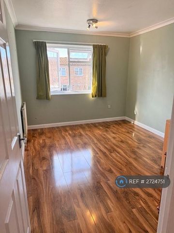 3 bedroom end of terrace house to rent - Photo 2