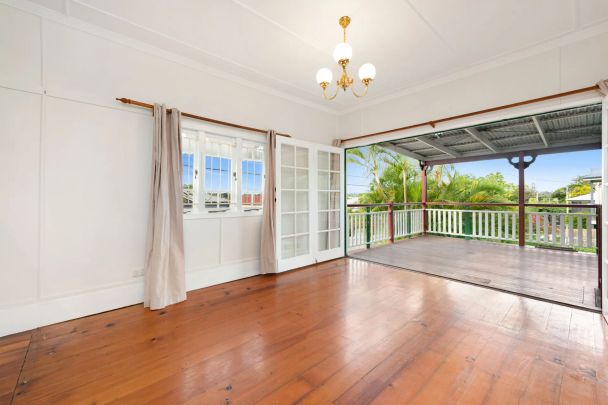 Spacious Family Home with City Views in Prime Coorparoo Location - Photo 1