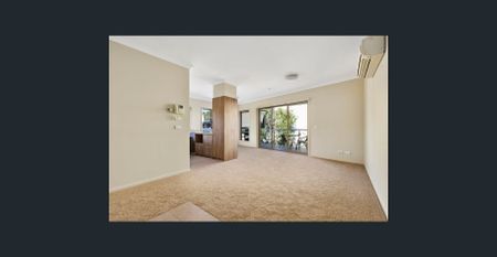 Close to everything Lower Plenty has to offer! Newly renovated 2brm apartment top level - Photo 3