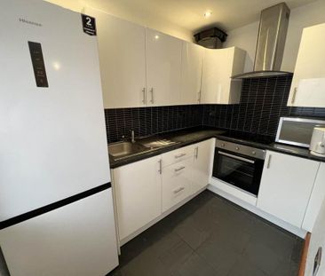 3 bedroom flat to rent - Photo 6