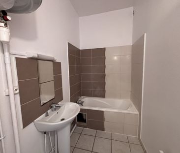 STUDIO A LOUER - VILLEURBANNE - 32 m2 - 639 € charges comprises par... - Photo 2