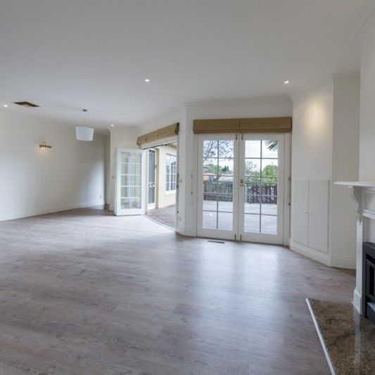 PRIVATE OASIS IN HAMPTON WITH HUGE ENTERTAINING DECK - FRESHLY PAINTED - Photo 1