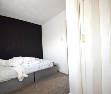 4 bedroom Semi-detached house to rent - Photo 2