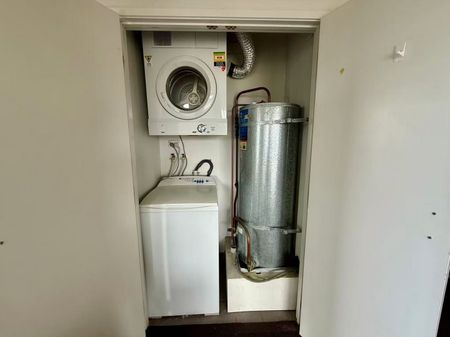 City-Fringe Living – Modern Apartment in Eden Terrace - Photo 4