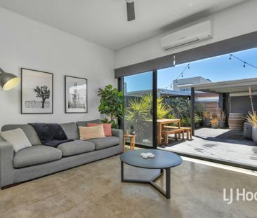 Live in style with low maintenance! - Photo 3