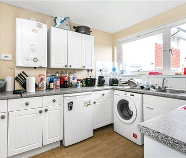 4 bedroom end of terrace house to rent - Photo 6