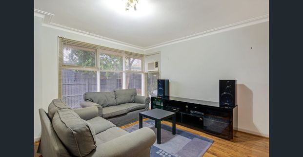 Highly sought after location, large and spacious 2 bedroom unit with carport and rear access. - Photo 1