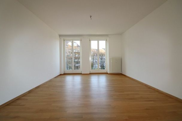 Mit Blick aufs Spalentor - schöne 5-Zimmer-Wohnung mit Cheminée im 3.OG - Photo 1