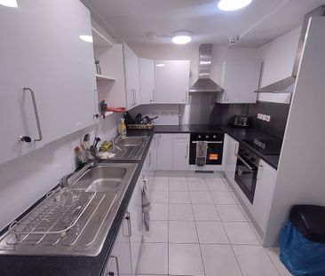 1 bedroom in a house share to rent - Photo 3