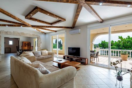 Detached Villa in The Golden Mile - Photo 5