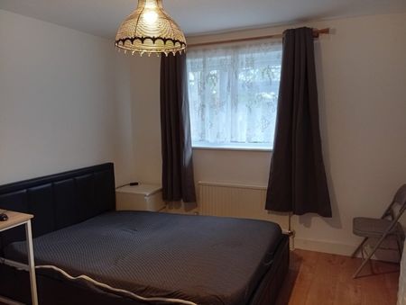 Room in a Shared House, Alfriston Close, BN2 - Photo 4