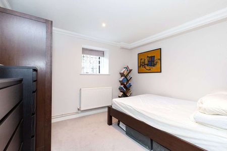 A large two bedroom apartment set within a church conversion in Angel. - Photo 2