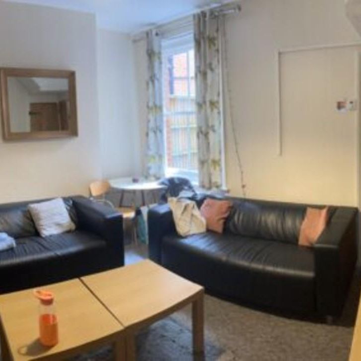 6 bedroom semi-detached house to rent - Photo 1