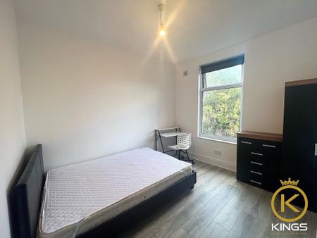 4 bedroom terraced house to rent - Photo 5