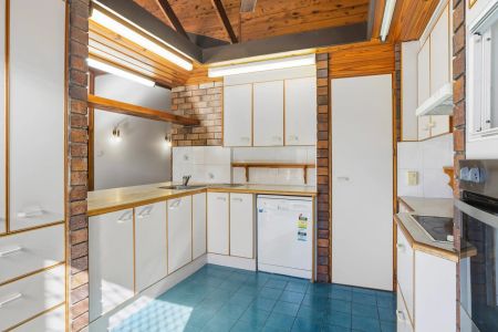 Expansive Family Home with Triple Garage & Multiple Living Zones. CONTACT JULIE SYKES 0438 050 110 - Photo 4