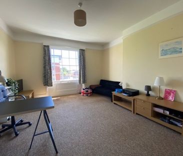3 bed apartment to rent in New North Road, Exeter, EX4 - Photo 1