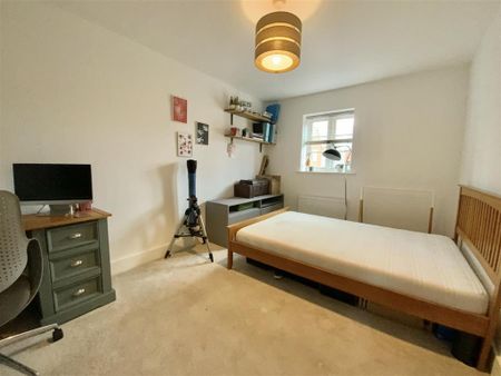 3 bedroom semi-detached house to rent - Photo 3