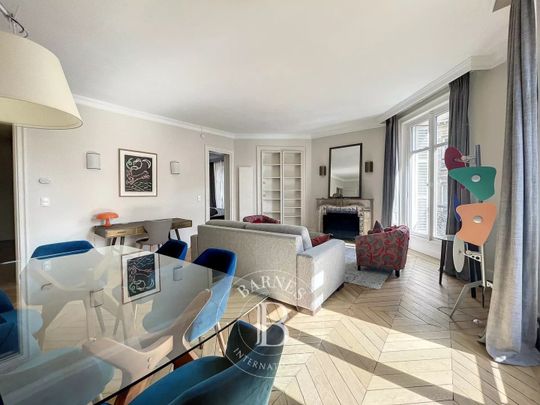 Tout savoir sur cet appartement dans le quartier Saint Thomas d'Aquin, à Paris 7ème - Photo 1