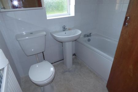 3 bedroom detached bungalow to rent - Photo 5