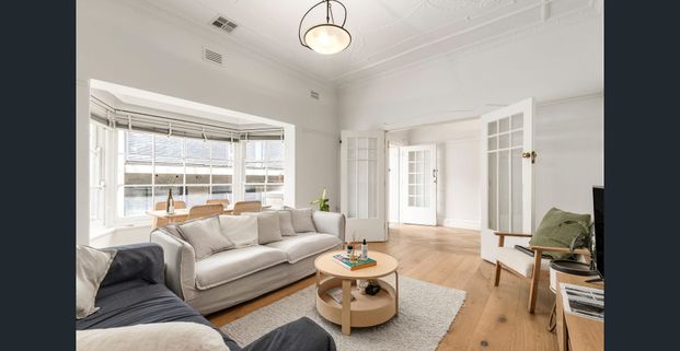 Timeless 1930s Character, Generous Proportions and Modern Comfort - Photo 1