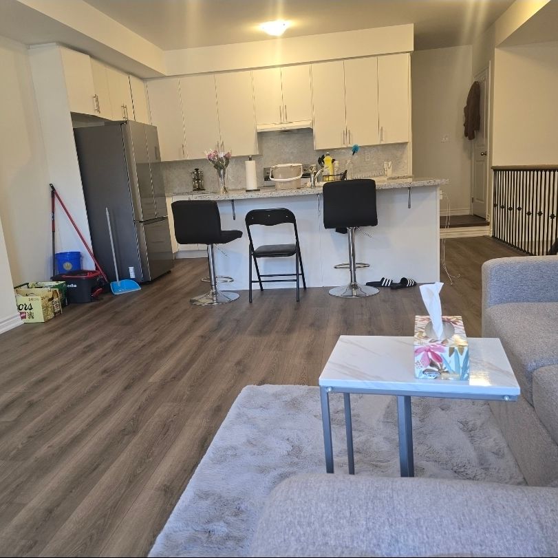 Three bedroom townhouse for rent in Aurora - Photo 1