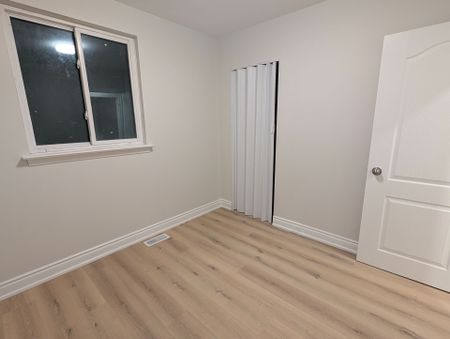 For Lease - 198 Cherrywood Drive, Newmarket, Ontario - Photo 2