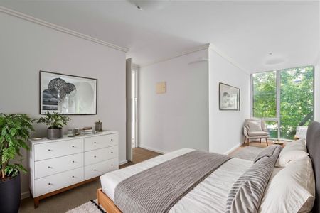 Light-Filled Three-Bedroom with Leafy Green Outlooks - Photo 4