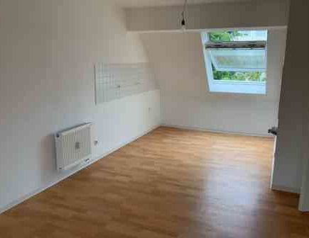 2 Zimmer Dachgeschoßwohnung ideal für Singles oder junges Paar! - Photo 1