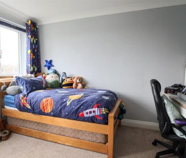 4 bedroom semi-detached house to rent - Photo 4