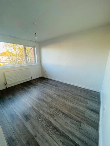 3 bedroom end of terrace house to rent - Photo 3